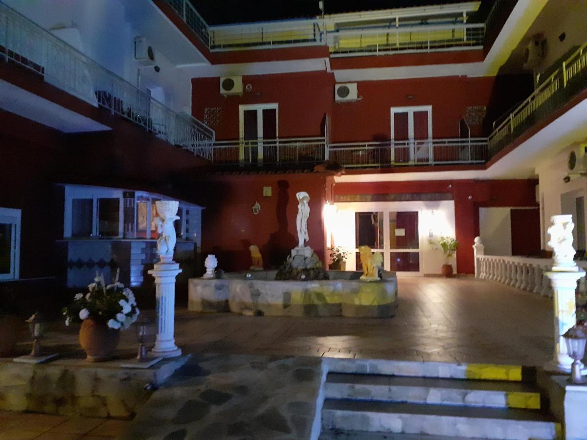 Pantheon Hotel Kamena Vourla Luaran gambar